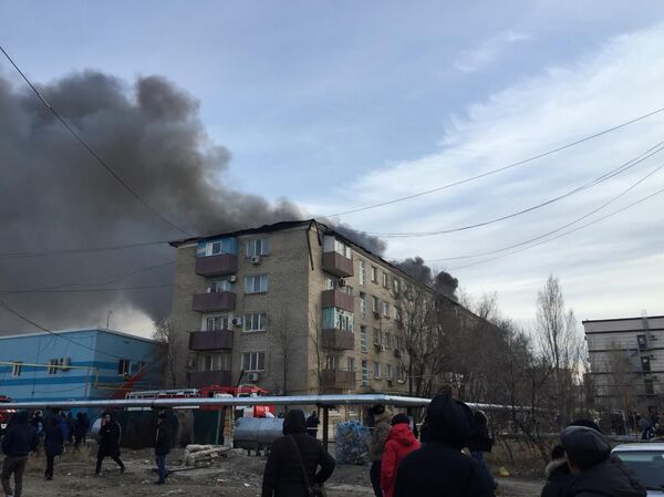 Пятиэтажка горела в Атырау, 30 человек эвакуировали - Sputnik Казахстан