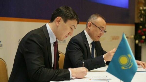 Глава Минэкологии подписывает меморандум с Казатомпромом - Sputnik Казахстан
