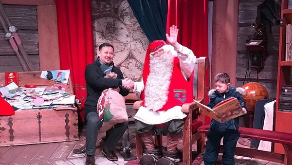 Финский Санта Клаус передал подарки казахстанским детям с синдромом Дауна - Sputnik Казахстан