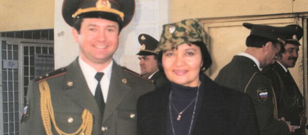 Солист ансамбля имени Александрова Вадим Ананьев (слева) и Ризвангуль Садыкова (справа) Солист ансамбля имени Александрова Вадим Ананьев (слева) и Ризвангуль Садыкова (справа) - Sputnik Казахстан