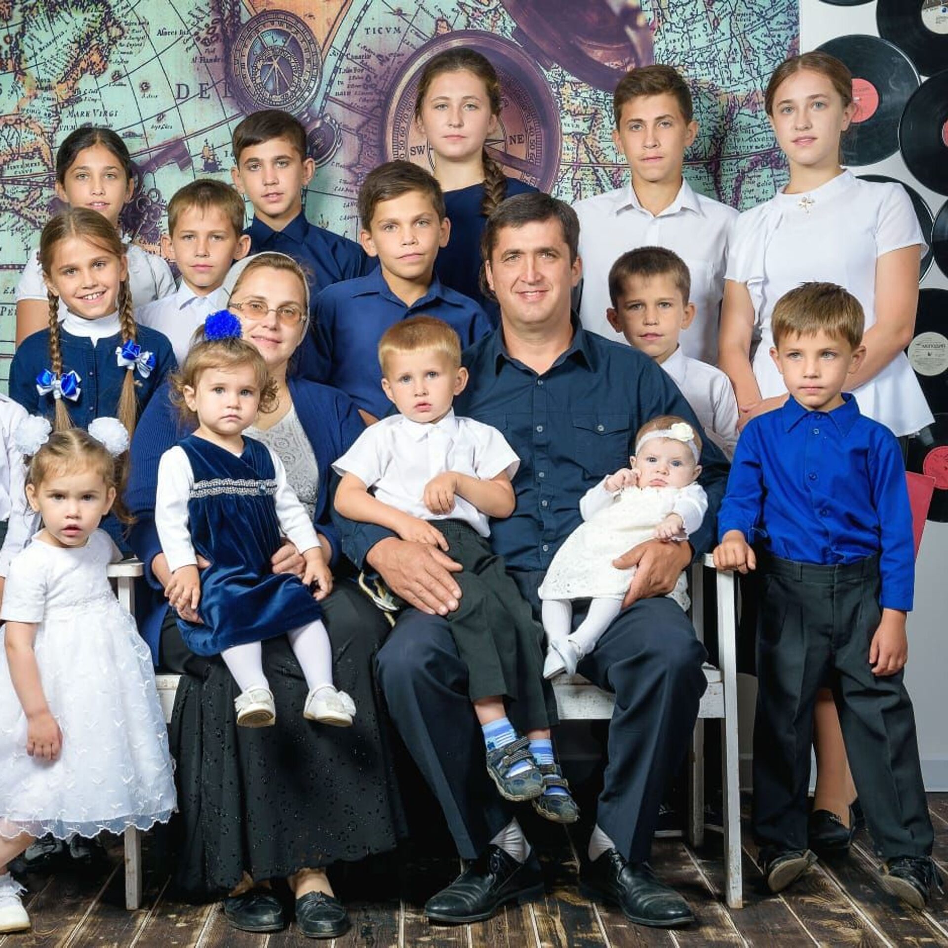 Сколько детей рождается в семье. Семья Култышевых Петропавловск. Семья Салтыковых 17 детей. Самая многодетная семья. Многодетная семья 15 детей.