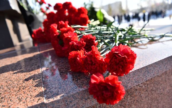 Церемония возложения цветов к памятнику Ивана Панфилова - Sputnik Казахстан