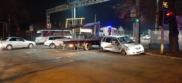 Пять человек пострадали в ДТП на перекрестке в Алматы - Sputnik Казахстан