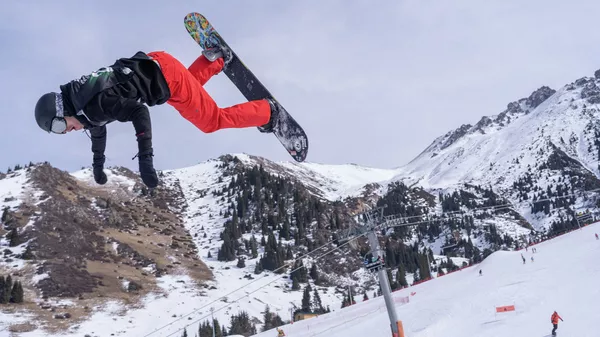 Соревнования на горном курорте Шымбулак - Sputnik Казахстан