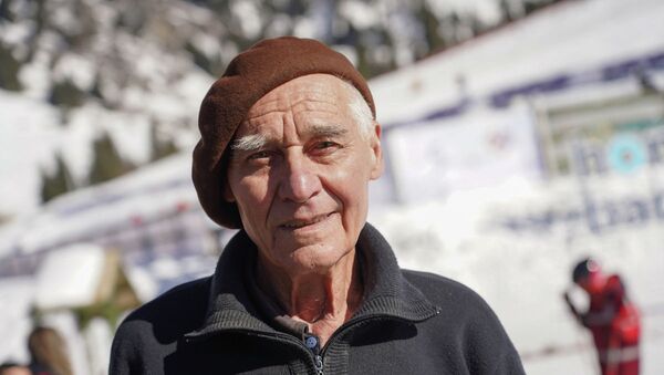 78-летний плотник с Чимбулака Николай Гаврилко - Sputnik Казахстан