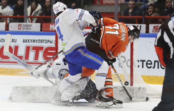 Пять шайб без ответа: Барыс разгромлен в последнем матче перед плей-офф - Sputnik Казахстан