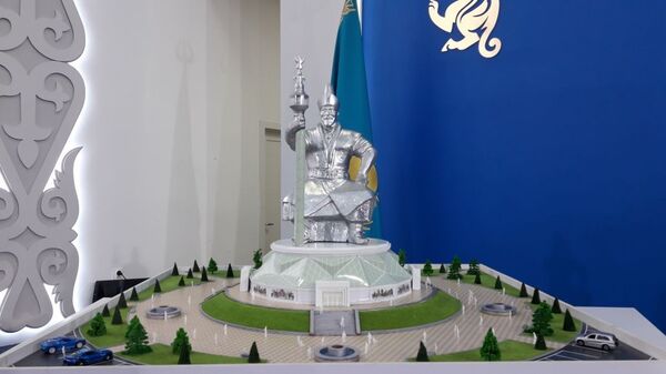 Гигантский монумент Абылай хану с лифтом в посохе: названа примерная стоимость Гигантский монумент Абылай хану с лифтом в посохе: названа примерная стоимость - Sputnik Казахстан