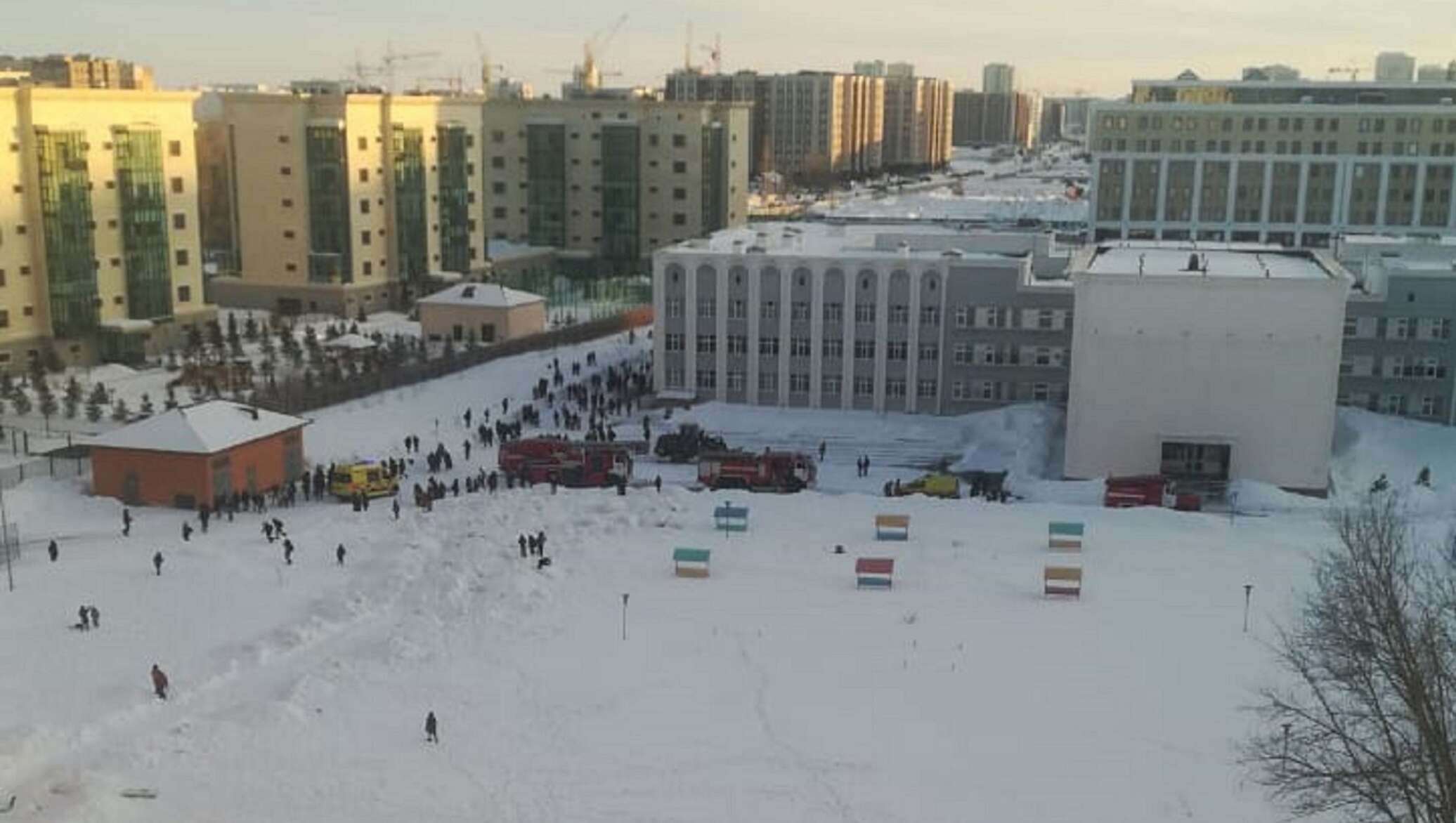 Пожарные машины окружили школу в Нур-Султане: что там произошло -  03.03.2020, Sputnik Казахстан