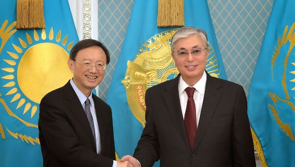 Президент Казахстана встретился с членом Политбюро ЦК Компартии Китая Ян Цзечи - Sputnik Казахстан