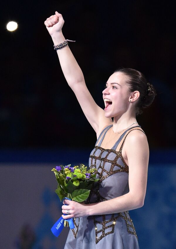 Фигуристка Аделина Сотникова, завоевавшая золотую медаль на соревнованиях по фигурному катанию на XXII зимних Олимпийских играх в Сочи - Sputnik Казахстан