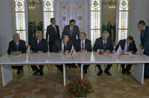 Подписание Соглашения о ликвидации СССР и создании Содружества Независимых Государств - Sputnik Казахстан