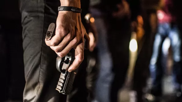 Вооруженный человек, архивное фото  - Sputnik Казахстан