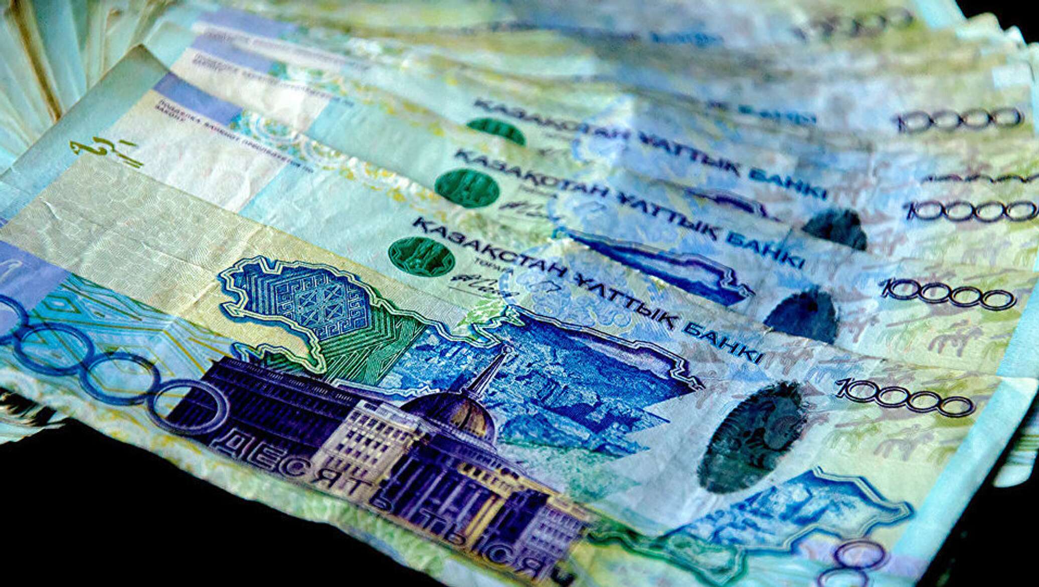 Красивые деньги Казахстана на заставку