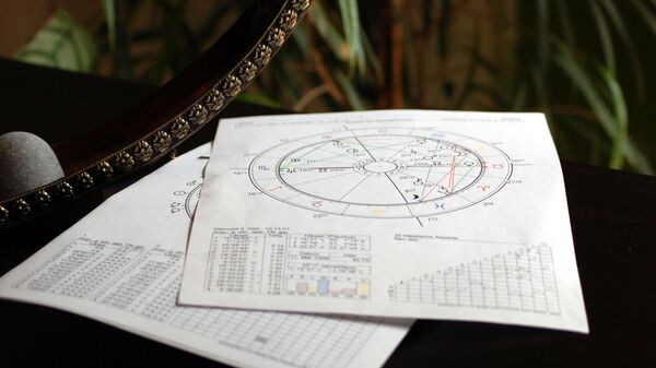  Астрология, гороскоп, натальная карта. Иллюстративное фото - Sputnik Казахстан