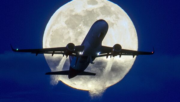 Самолет на фоне полной луны в Германии  - Sputnik Қазақстан