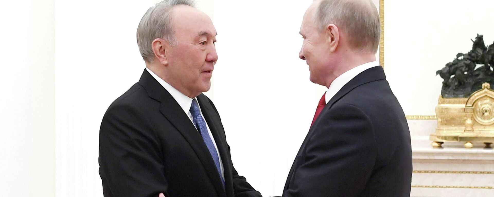 Нурсултан Назарбаев и Владимир Путин - Sputnik Казахстан, 1920, 02.07.2021