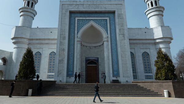 Пятничный намаз в Центральной мечети Алматы - Sputnik Қазақстан