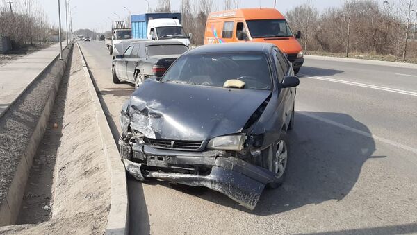 Четыре автомобиля столкнулись на одной из алматинских улиц - Sputnik Казахстан