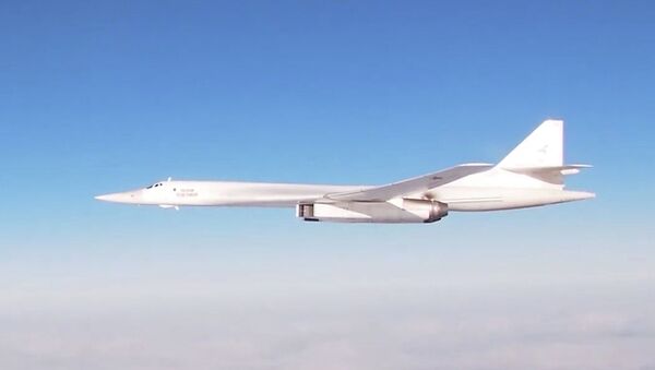 Два Ту-160 совершили 15-часовой перелет над Атлантикой - видео - Sputnik Казахстан