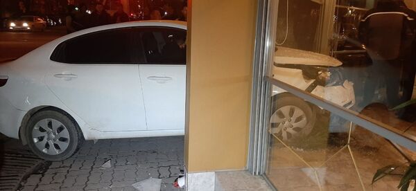 Автомашина въехала в кафе в Алматы - Sputnik Казахстан