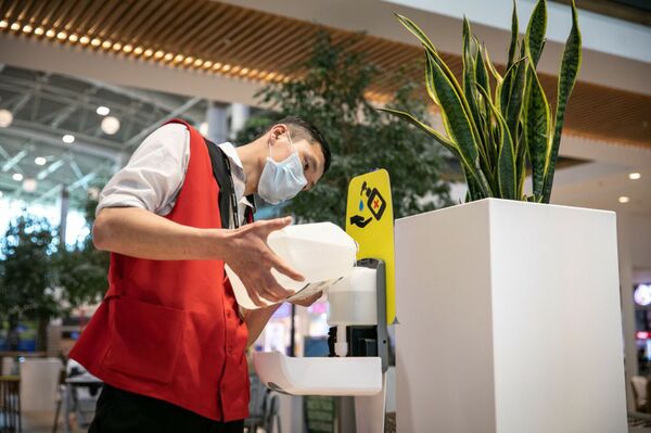 ТРЦ в Казахстане ввели усиленный дезинфекционный режим - Sputnik Казахстан