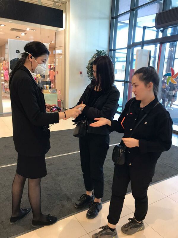 ТРЦ в Казахстане ввели усиленный дезинфекционный режим - Sputnik Казахстан