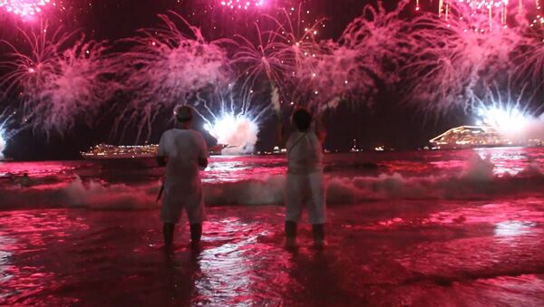 Cалюты, новогодние купания и праздничные шоу – как в мире встретили 2017 год - Sputnik Казахстан