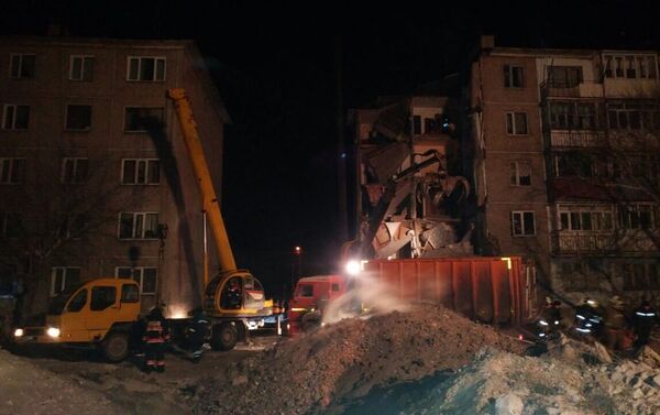 Многоэтажный дом обрушился в поселке Шахан - Sputnik Казахстан