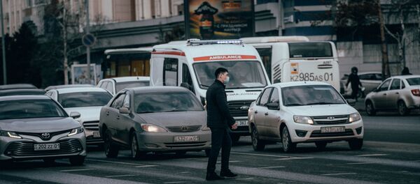 Люди в масках на улицах Нур-Султана - Sputnik Казахстан