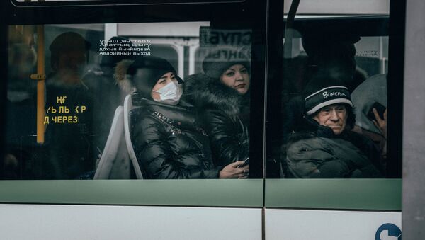 Люди в масках на улицах Нур-Султана - Sputnik Қазақстан
