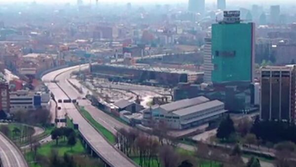 Кадры дронов показывают пустые дороги в Италии после вспышки коронавируса - видео - Sputnik Казахстан