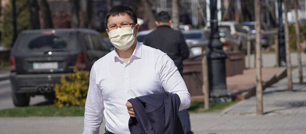Алматинцы в медицинских масках - Sputnik Казахстан