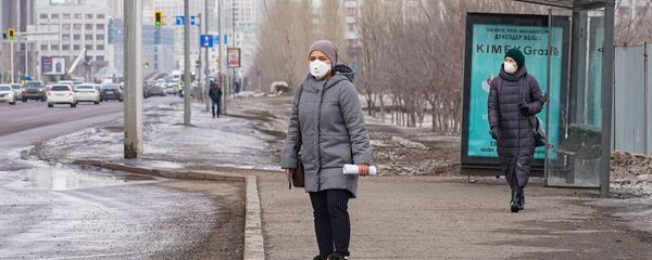 Люди в масках на улицах Нур-Султана - Sputnik Казахстан