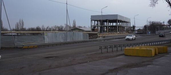 Обустройство блокпостов на въезде в Алматы в связи с ситуаций по коронавирусу - Sputnik Казахстан