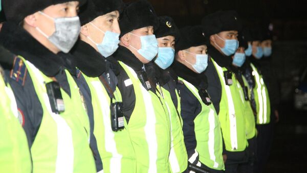 Полиция Нур-Султана патрулирует улицы города во время карантина и ЧП - Sputnik Казахстан