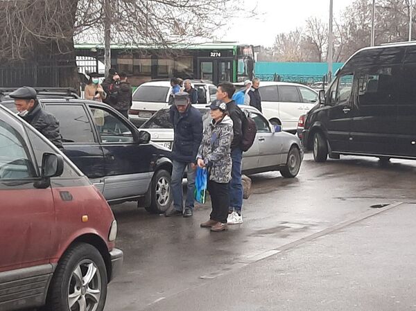 Ажиотаж на автовокзале третий день: студенты и торговцы покидают Алматы - фото - Sputnik Казахстан
