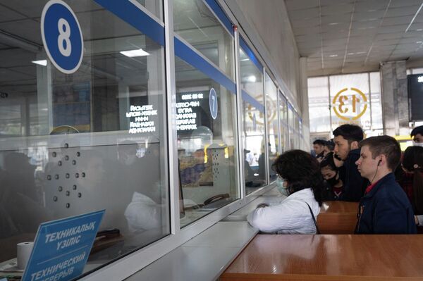 Ажиотаж на автовокзале третий день: студенты и торговцы покидают Алматы - фото - Sputnik Казахстан