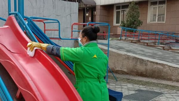 Санитарная обработка во дворах в Алматы  - Sputnik Қазақстан