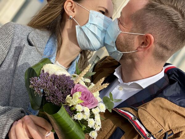 Журналисты Иван Тулинов и Елена Шрайбер поженились во время ЧП в Казахстане - Sputnik Казахстан