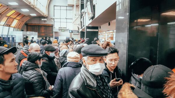 Казахстанцы массово покидают Алматы и Нур-Султан до карантина - Sputnik Казахстан