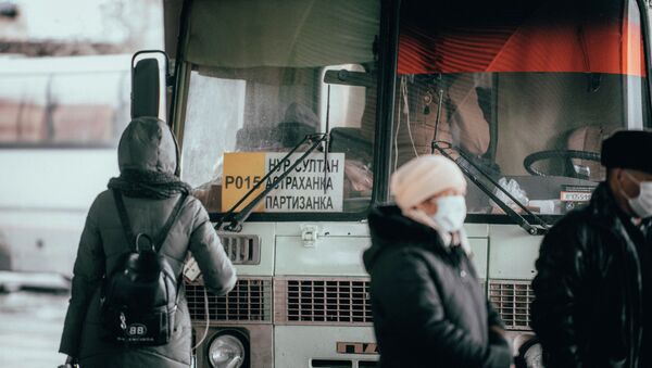 Междугородние и пригородные автобусы забиты битком накануне карантина в Нур-Султане  - Sputnik Казахстан