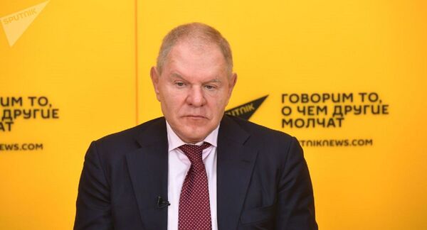 Как бизнесу перестать быть зависимым от доллара - мнение эксперта - Sputnik Казахстан