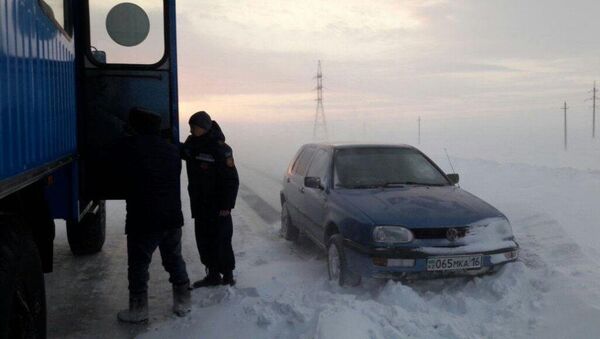 Эвакуация людей с заснеженных трасс - Sputnik Казахстан