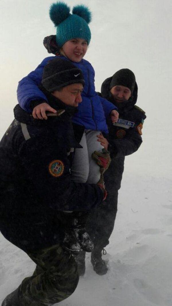 Эвакуация людей с заснеженных трасс - Sputnik Казахстан