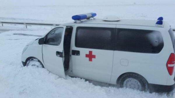 Скорая помощь с пациентом застряла в снегу в Акмолинской области - Sputnik Казахстан