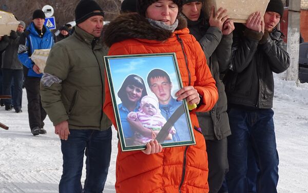 Родные погибших при обрушении дома в Шахане - Sputnik Казахстан