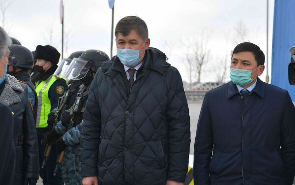 Вместе с главой государства на блокпосту побывали аким города и министр здравоохранения  - Sputnik Казахстан