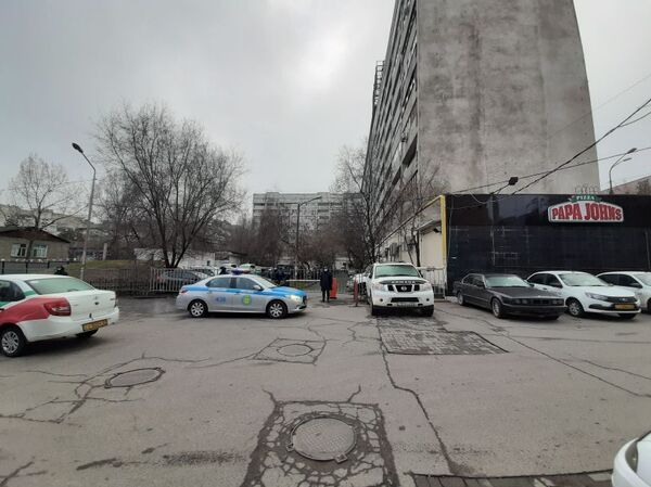 Еще один жилой дом оцеплен в Алматы - теперь на карантине 5 многоэтажек - Sputnik Казахстан