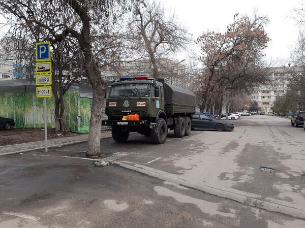 Еще один жилой дом оцеплен в Алматы - теперь на карантине 5 многоэтажек - Sputnik Казахстан