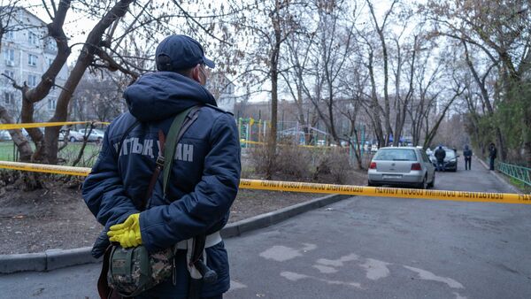 Полиция и Нацгвардия заблокировала жителей 5 домов в Алматы из-за карантина - Sputnik Казахстан